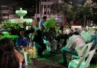 "Tak tohle je moje žena, ta nám uvaří dobroty!"